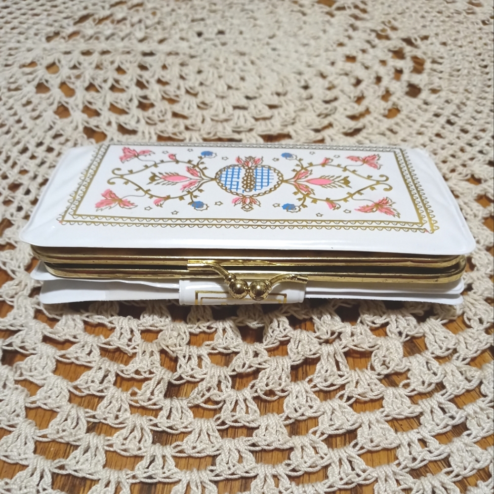 Vintage white clutch wallet - Picture 3 of 6